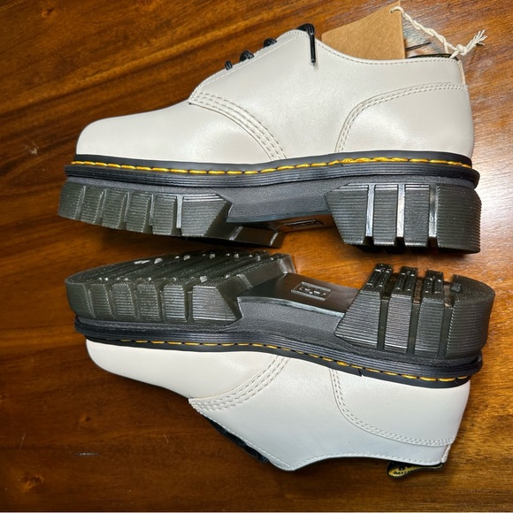 Dr Martens Women Shoes Oxfords lace up Leather Light Beige - Picture 8 of 12